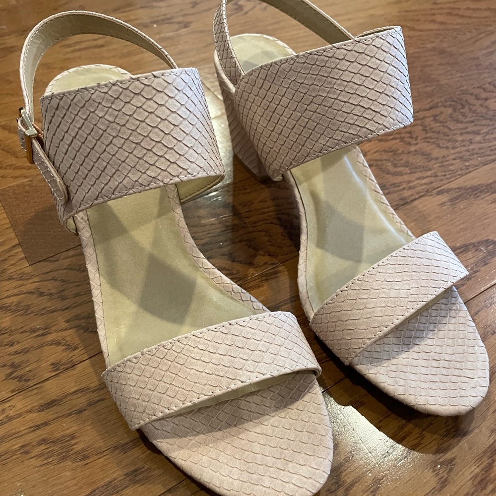 Gorgeous CL by Laundry blush/nude sandals . Never worn!!